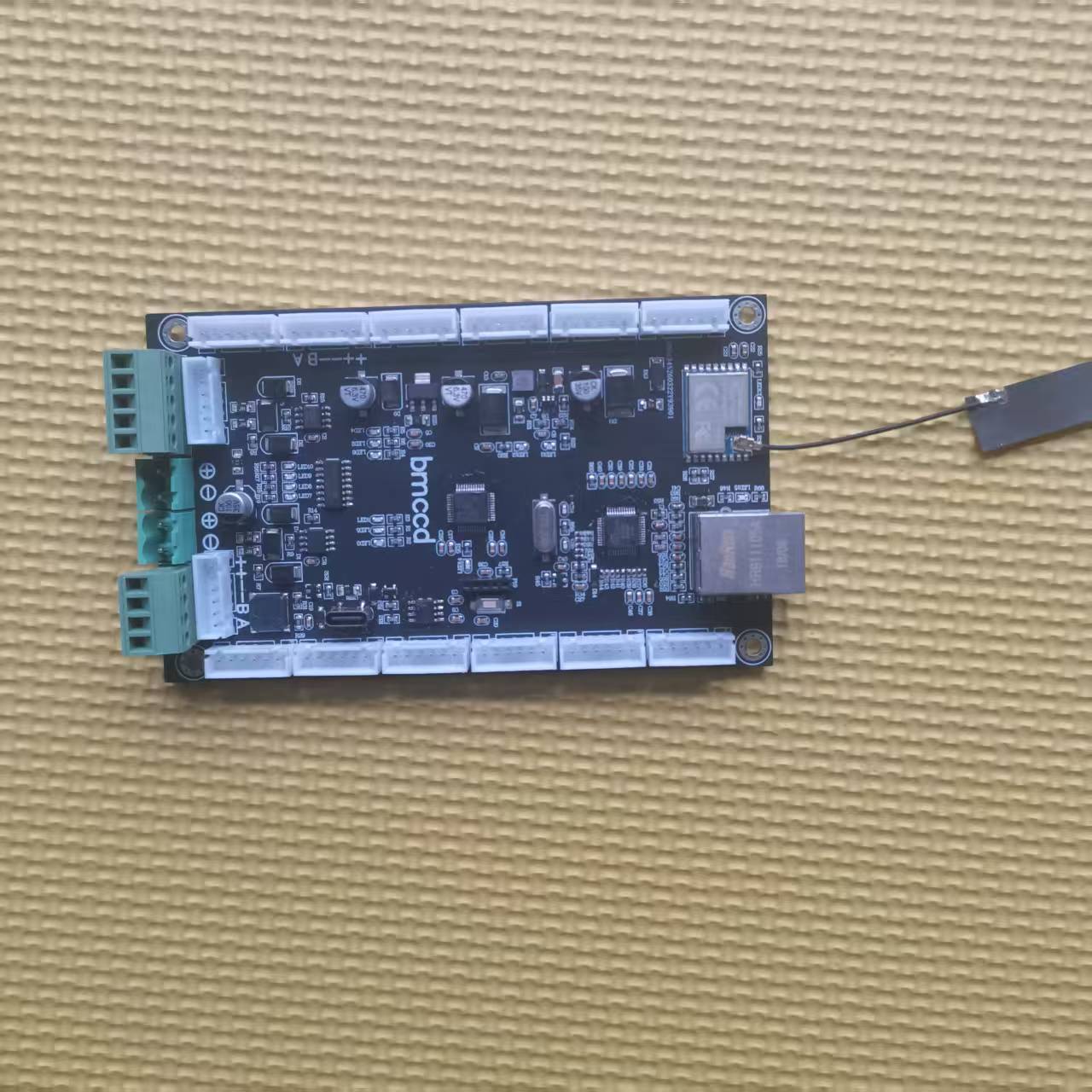 贴片柜亮灯货架提示快速查找系统